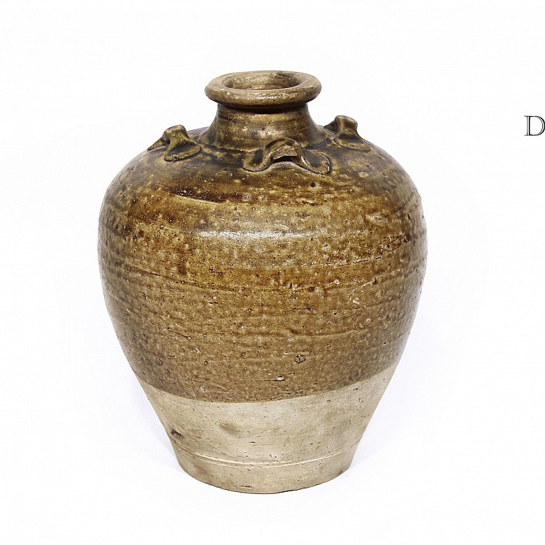Glazed ceramic vase, Yuan/Ming style.