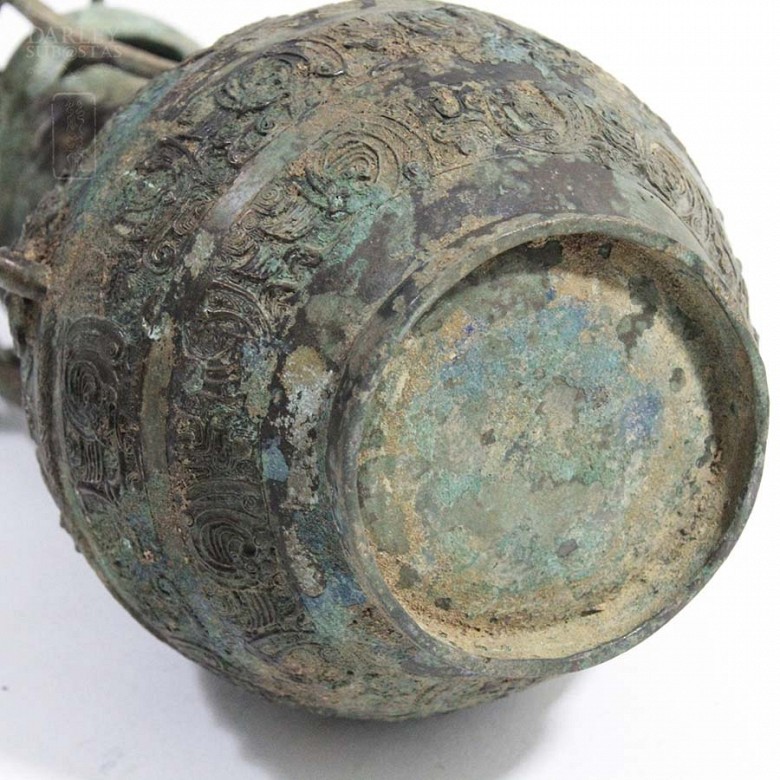 Archaic bronze wine jug, Han style