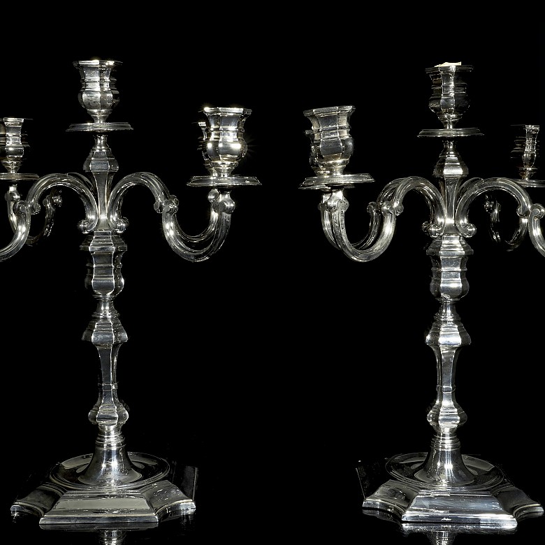 Pair of Spanish 925 sterling silver candlesticks, 20th century