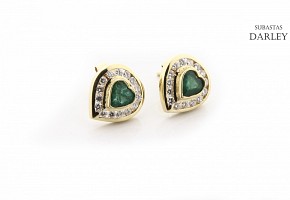 Short earrings with emeralds and diamonds