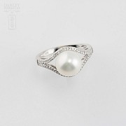Bonito anillo con perla y diamantes - 1