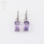 Earrings in 18k white gold, with amethysts and diamonds.