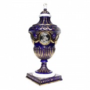 Decorative vase in neoclassical style, 20th century - 1