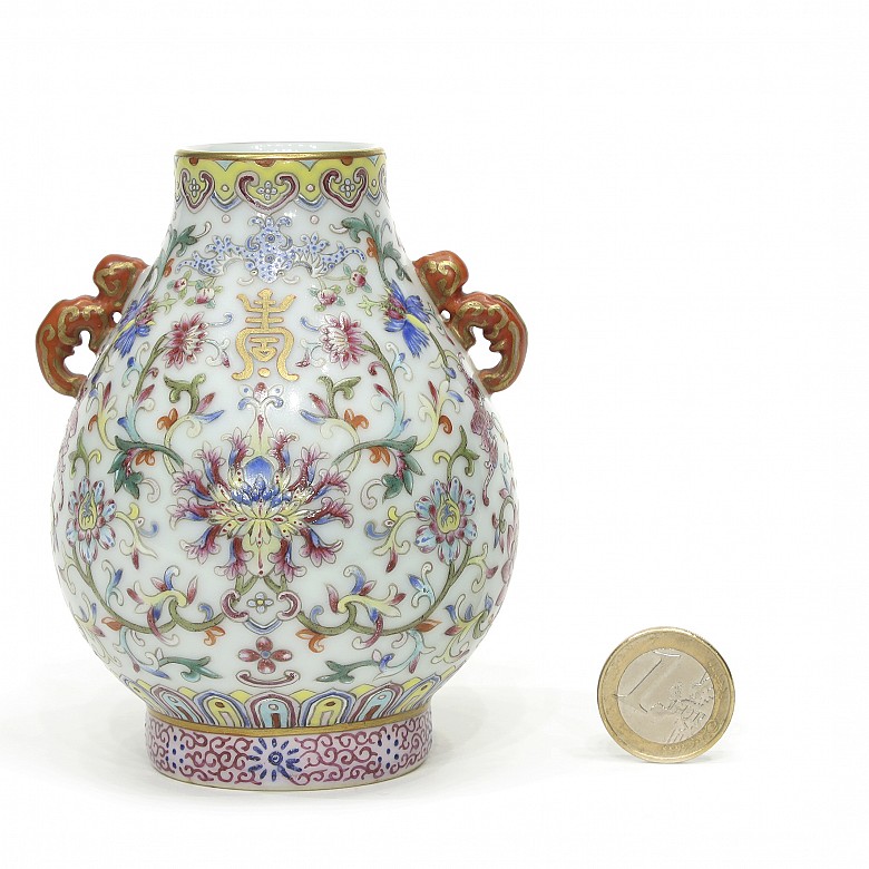 Glazed and gilded porcelain vase, Daoguang period.