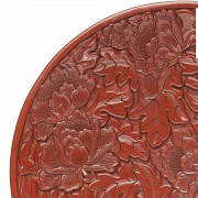 Red lacquer dish with peonies, 19th - 20th century - 4