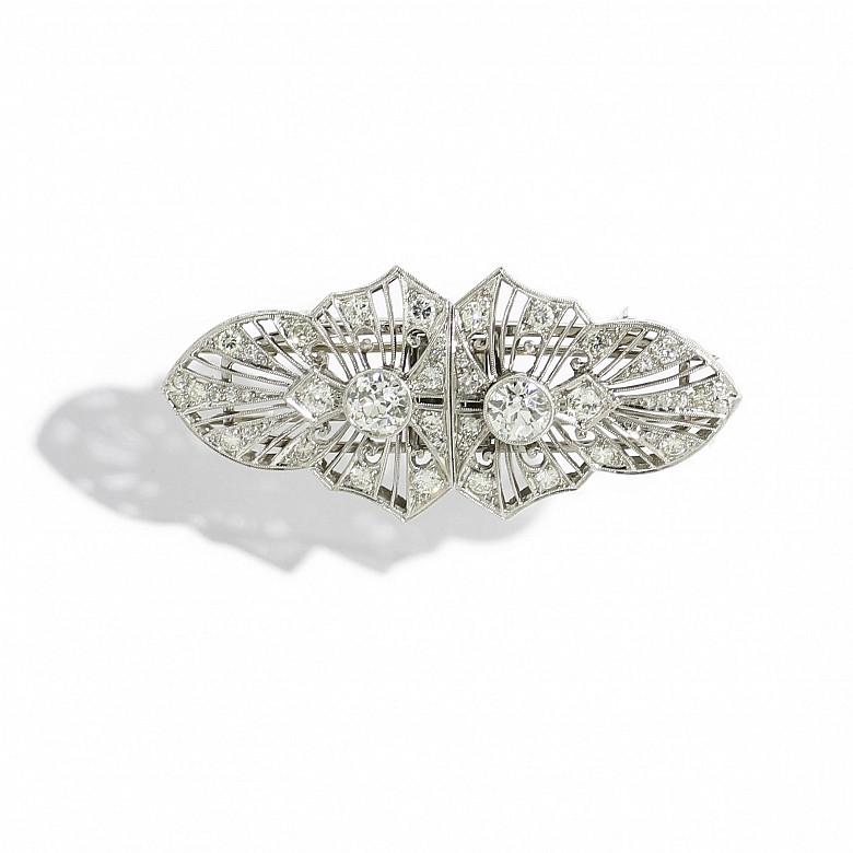 Platinum plate brooch with diamonds