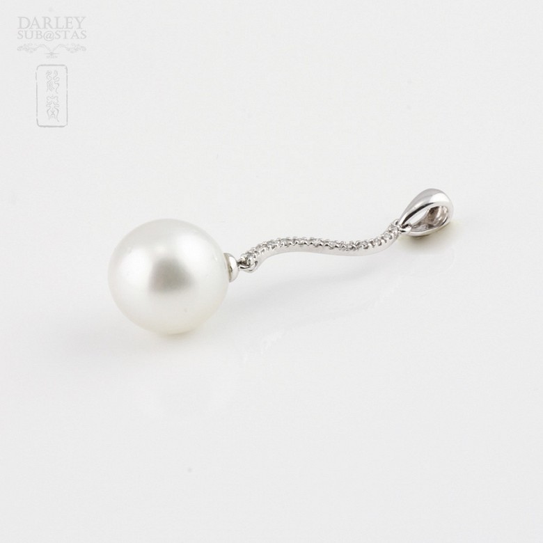 pendant withAustralian pearl and diamonds in 18k - 2