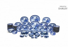 Complete china porcelain tableware, Compañía de Indias, 18th-19th centuries