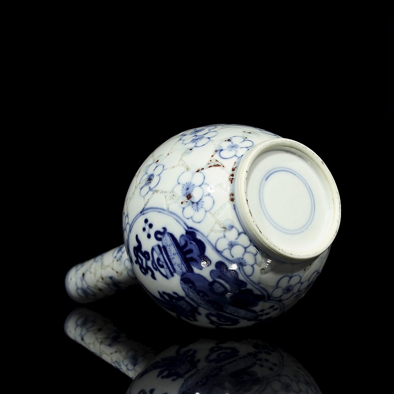 Porcelain enamelled high-necked vase, 20th century - 5