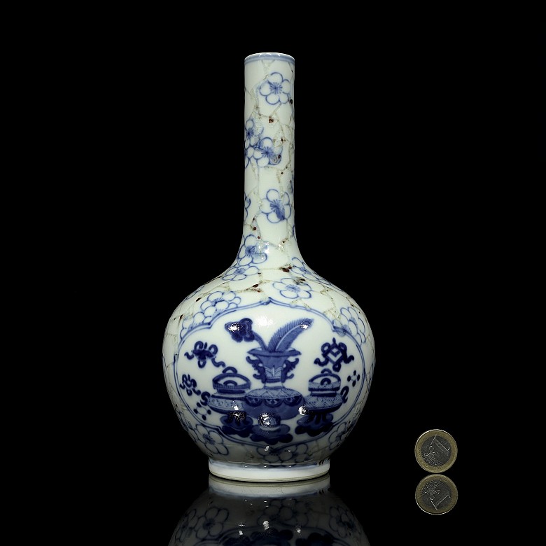 Porcelain enamelled high-necked vase, 20th century - 8