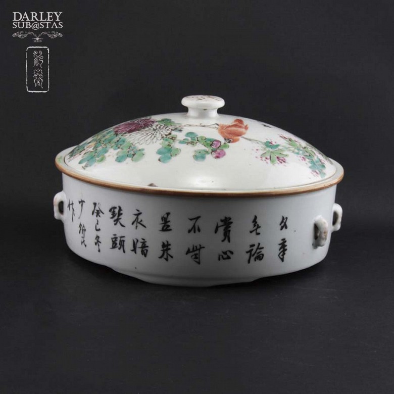 Cazuela con tapa en porcelana china, S.XIX