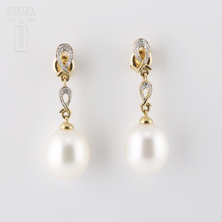 梨型白珍珠配钻石18K黄金耳环 - 1