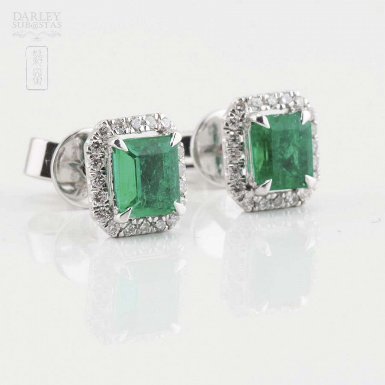 Earrings in 18k gold, brilliant and Colombian emerald - 2