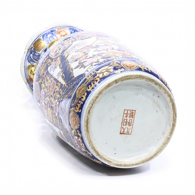 Jarrón chino de porcelana sobre una peana, S.XX - 2