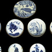 Lote de nueve piezas de porcelana, azul y blanco, dinastia Qing