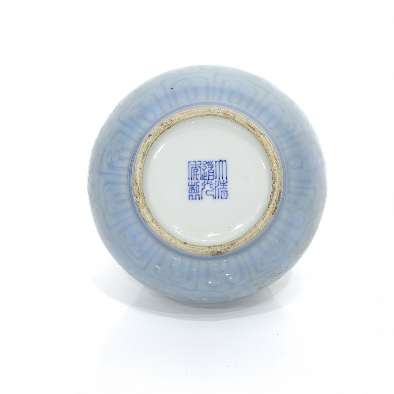 Recipiente de lotos en porcelana, con marca Daoguang