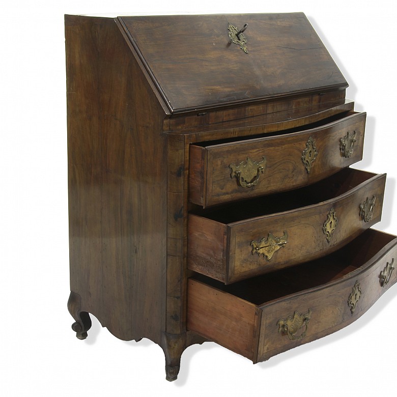 Cómoda-escritorio en madera chapeada en nogal, S.XVIII