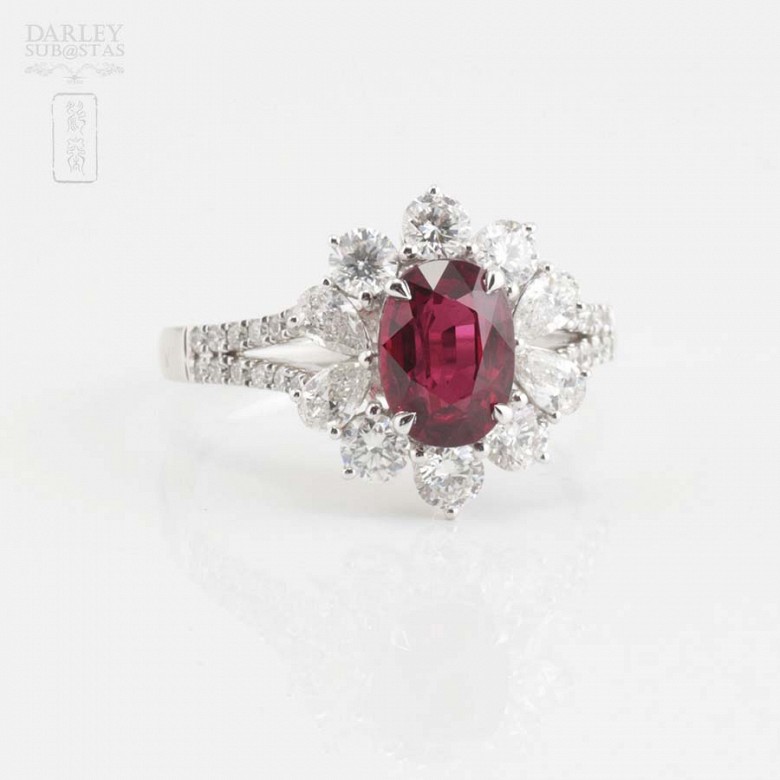 Fantastic 18k gold ring with ruby and diamonds