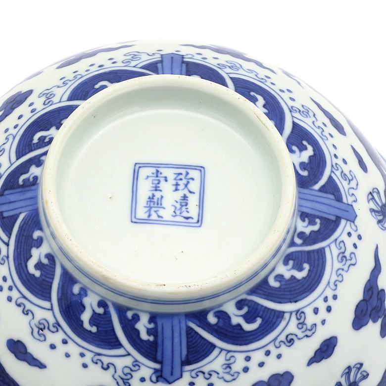 Cuenco de dragón, azul y blanco, China, Yongzheng-Qianlong (1723-1795)