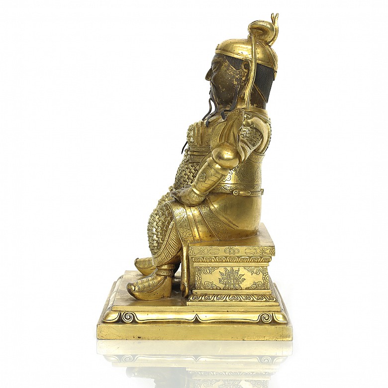 Figura de bronce dorado 