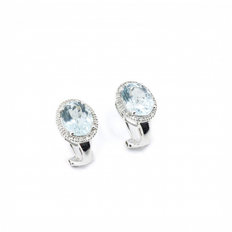 18k white gold earrings with aquamarines and diamonds.