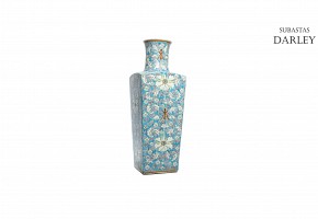 Porcelain enameled chinese vase 
