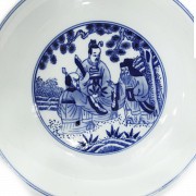 A blue and white porcelain dish, Qing dynasty