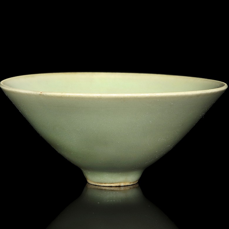 Celadon green ceramic bowl, Song style