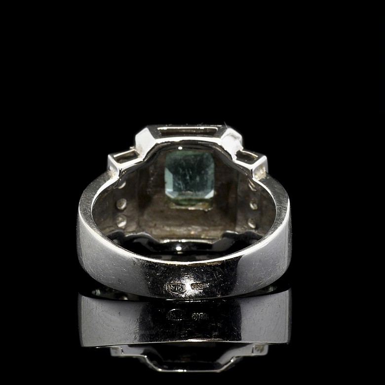 Ring in 18k white gold, diamonds and an emerald - 3