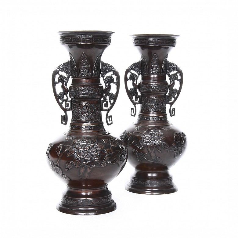 Pair of bronze Japanese vases, 19th-century - 2