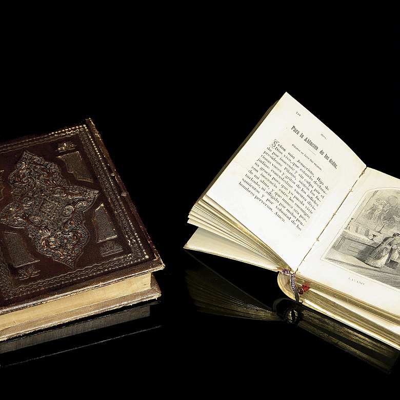 Book and leather-covered box, 19th century - 6
