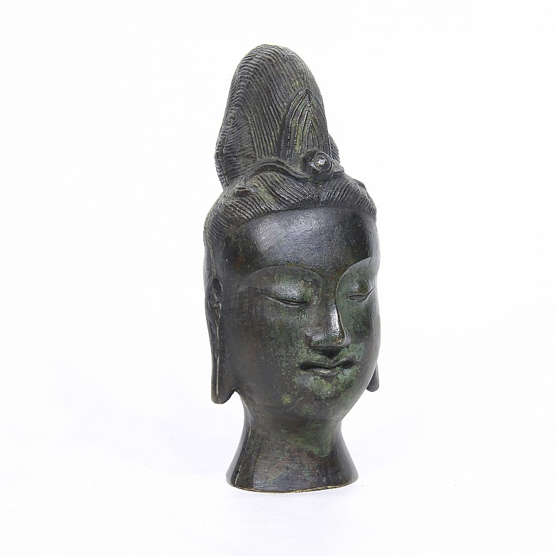 Escultura que representa la cabeza de Guanyin, China, pps.s.XX.