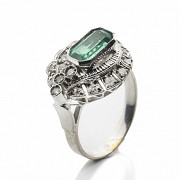 18k yellow gold with emerald and diamonds ring