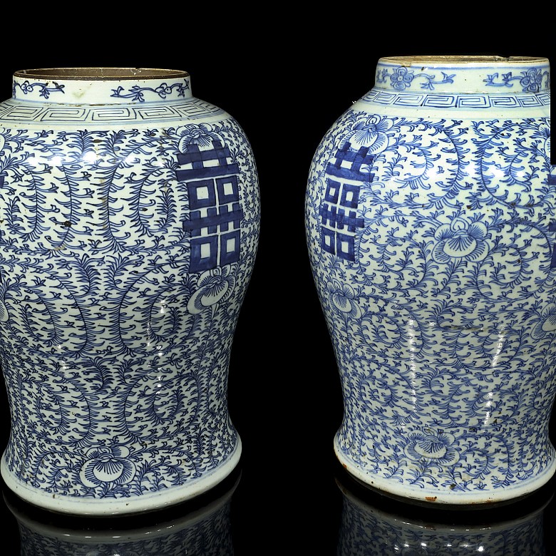 Pair of Chinese blue and white tibor, Qing dynasty