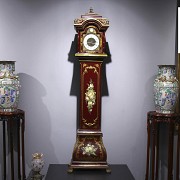 Red lacquered tall case clock, med.s.XX