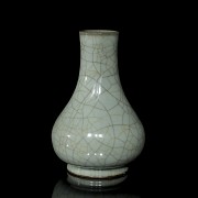 Vase with blue glaze, Geyao style - 1