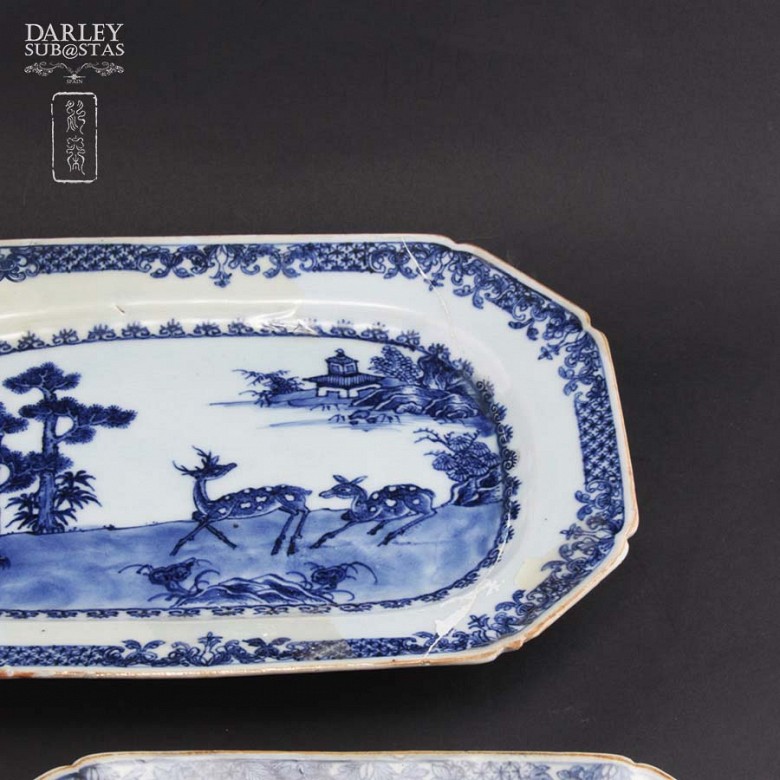 Dos bandejas chinas en porcelana, S. XVIII - 4