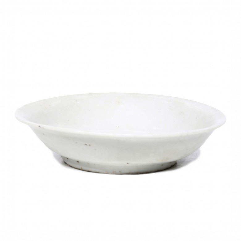 Lote de platos de porcelana vidriada en color blanco, dinastía Ming, s.XVII