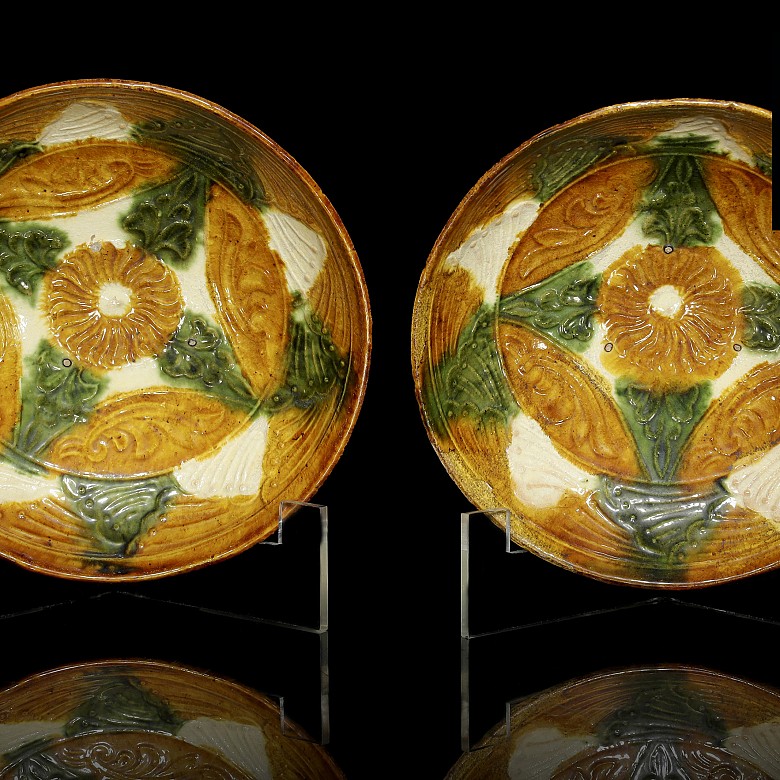 Pair of Sancai glazed pottery bowls, Tang dynasty (618 - 906)