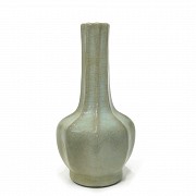 Jarrón octogonal de cerámica Longquan, dinastía Song del sur (1127 - 1279)