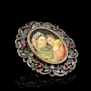 Broche-colgante con miniatura, oro amarillo 18 k, diamantes y rubíes, ca. 1900