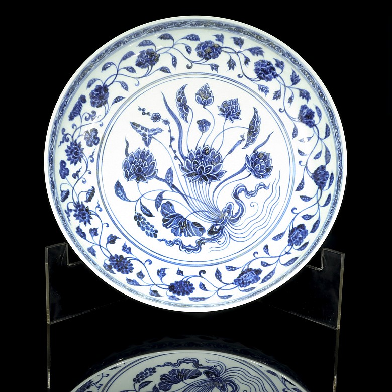 Ceramic plate with flowers, blue and white, 20th century