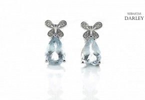 Earrings in 18k white gold with aquamarines