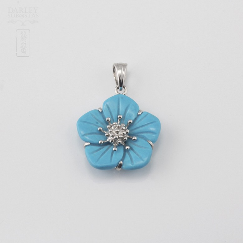 Pendant with Natural Turquoise in White Gold