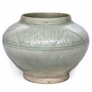 Vessel with incised decoration and celadon glaze, Sawankhalok, 14th-16th centuries