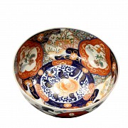 Imari ware bowl, 20th century.