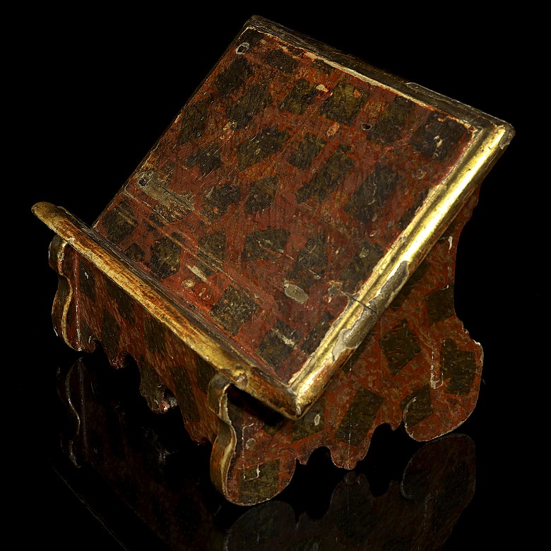 Polychrome wooden lectern, according to the 18th century