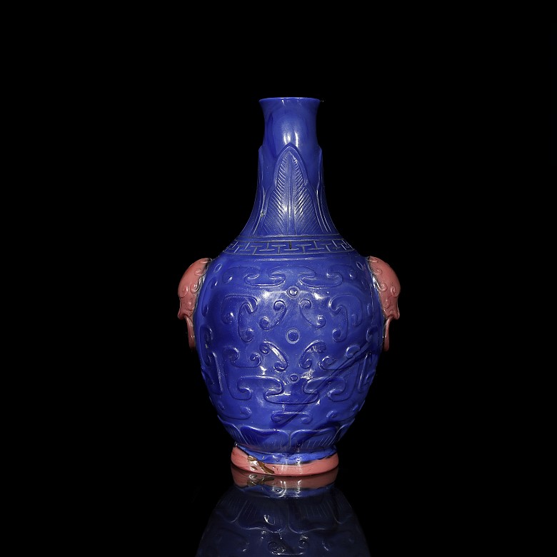 Beijing glass vase, Qing dynasty