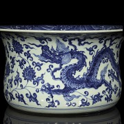 Large bowl with dragon, Ming style