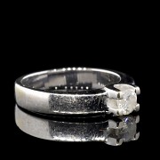 18 kt white gold solitaire with a diamond
